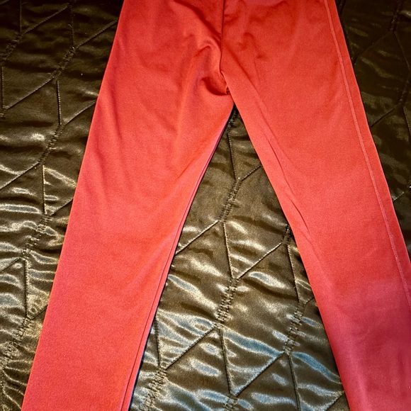 Love Red Workout Crop Top and Leggings Set Size L/XL - Picture 4 of 5